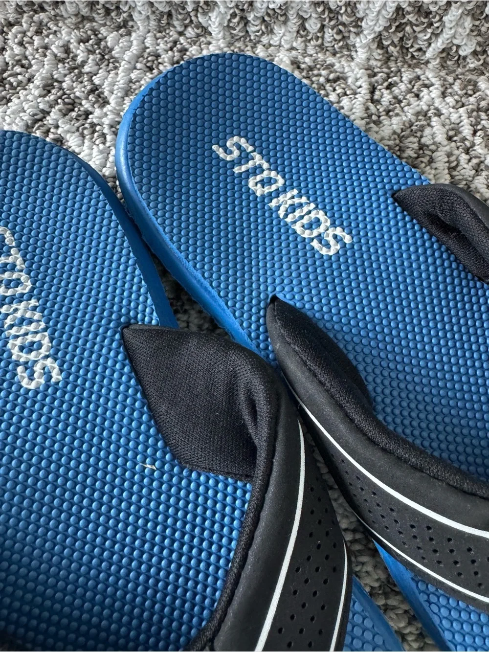 STQ KIDS Blue and Black Flip Flops Boy’s Size 2
